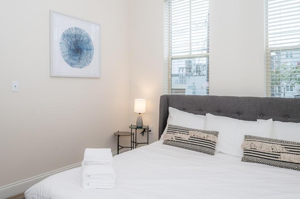 Laid Back 1Br W Comfy Living Room And Bar Charlotte Eksteriør billede