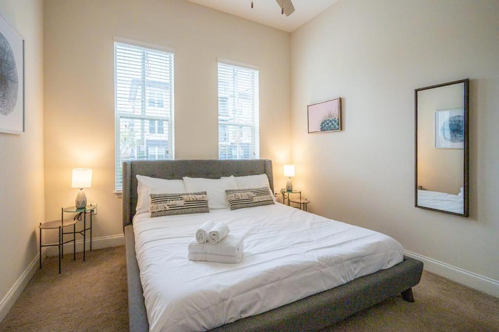 Laid Back 1Br W Comfy Living Room And Bar Charlotte Eksteriør billede